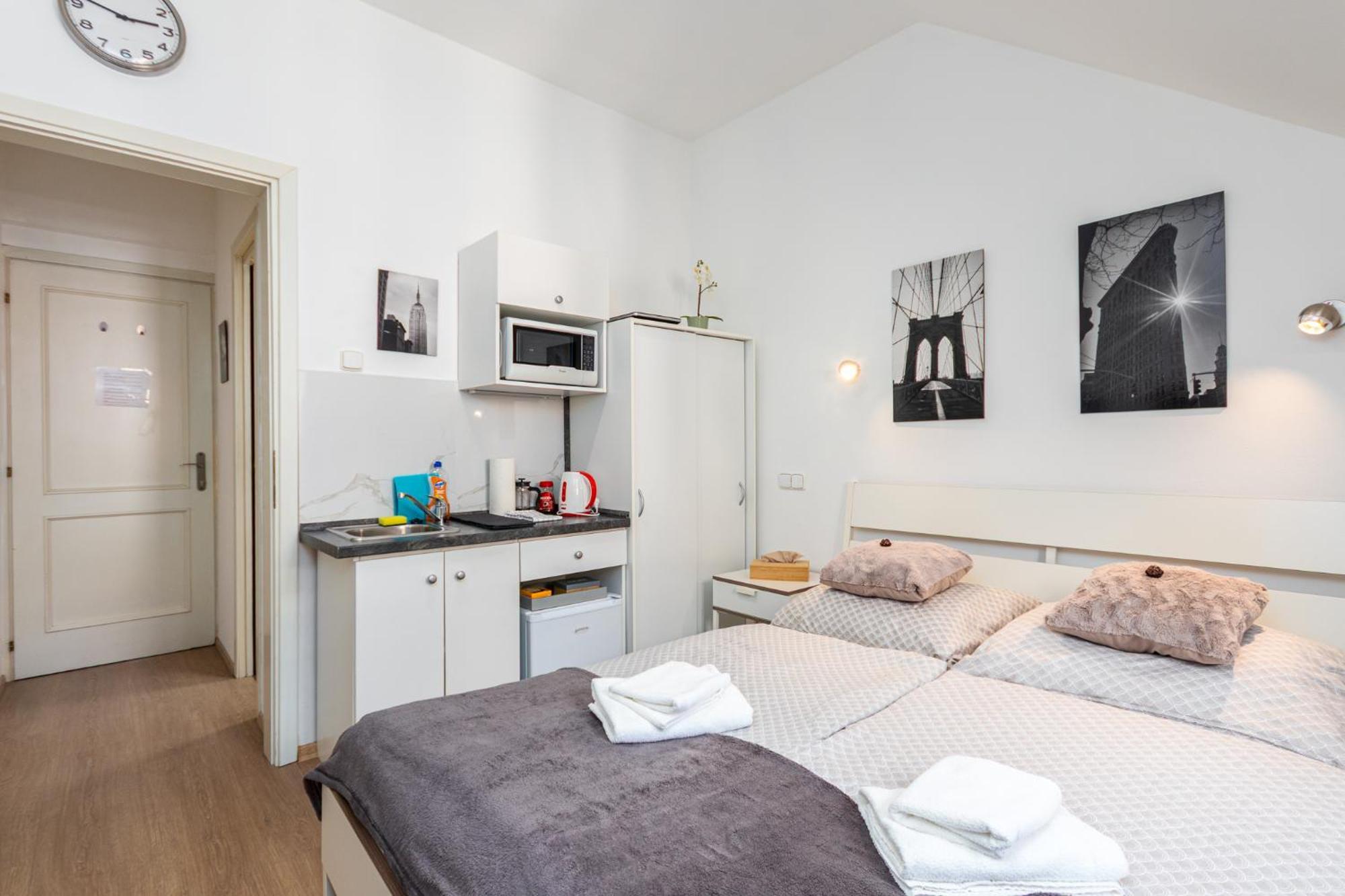 Private Retreat Close To Stations In Praha 3 외부 사진