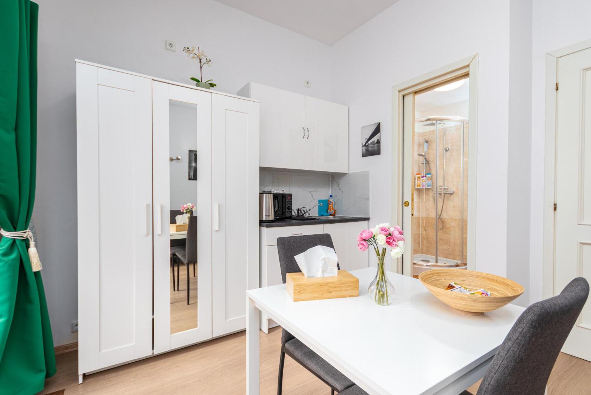 Private Retreat Close To Stations In Praha 3 외부 사진